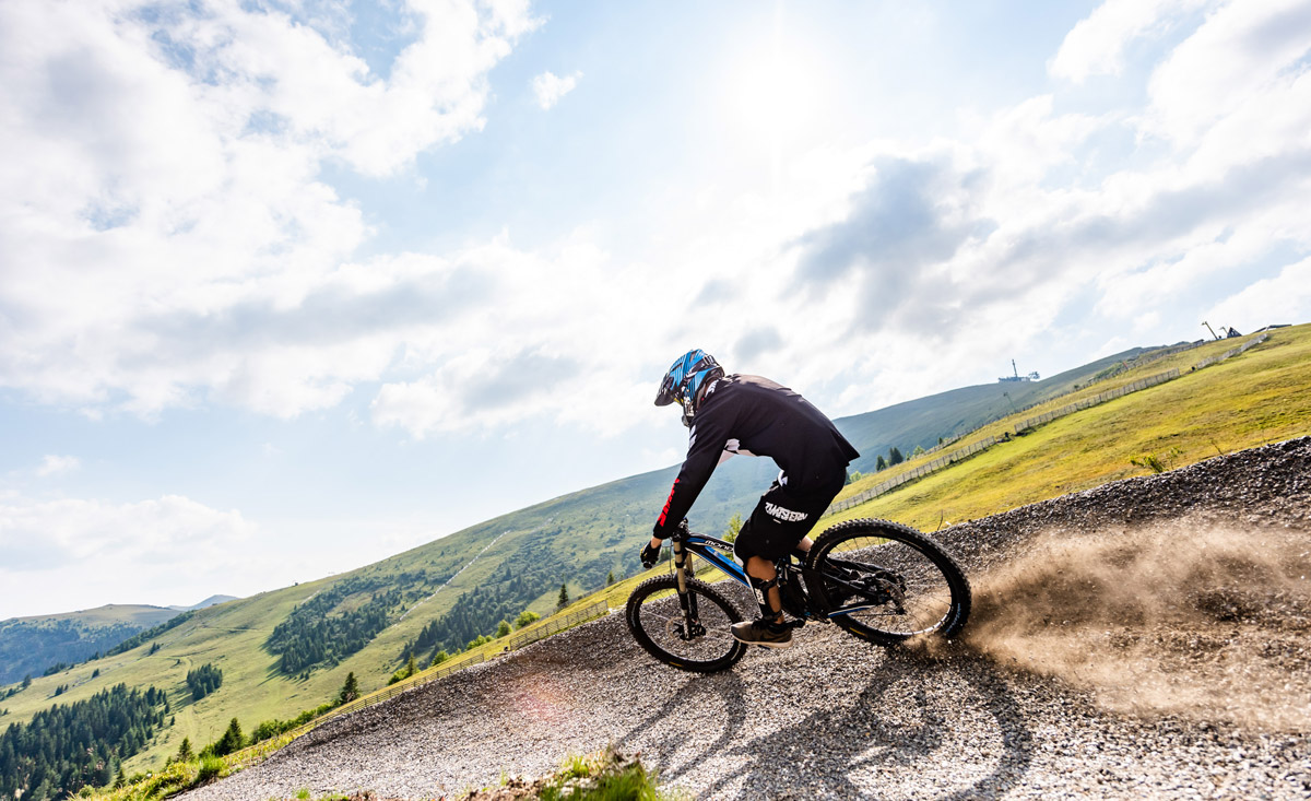 Downhill biken und Freeriden im Bikepark Koralpe in Kärnten - copyright Franz Gerdl