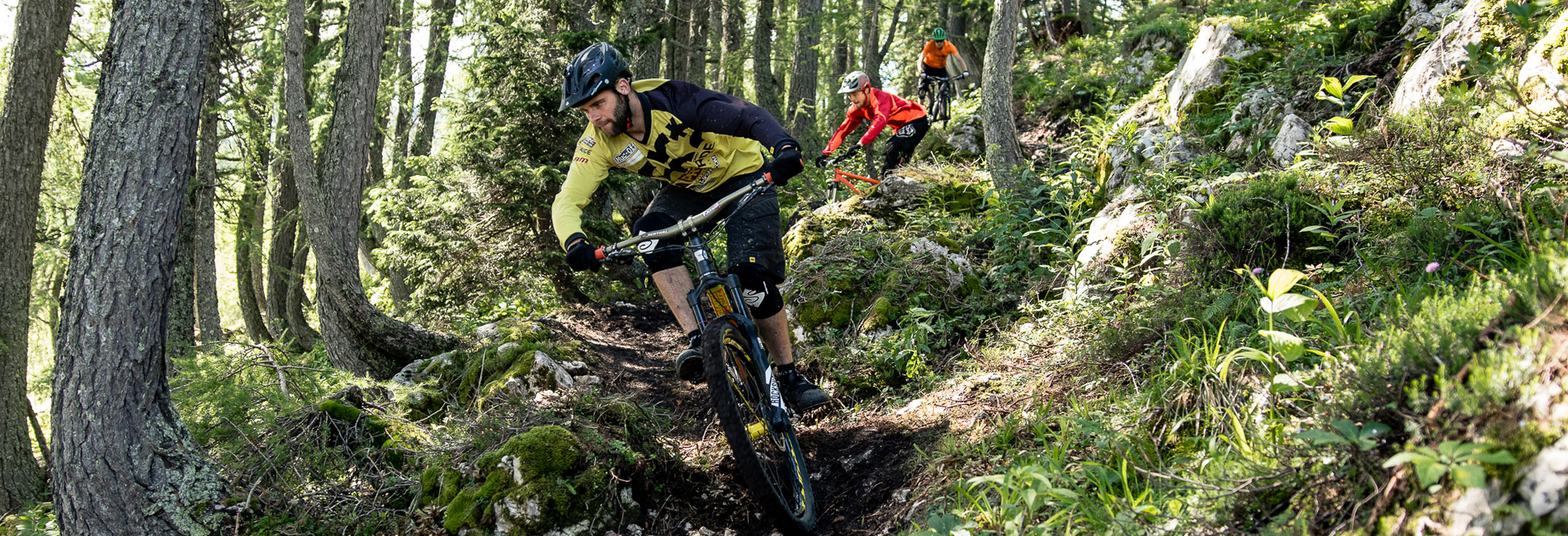 Downhill biken und Singletrailbiken im Bikepark Petzen - copyright MTB ZONE Bikepark Petzen