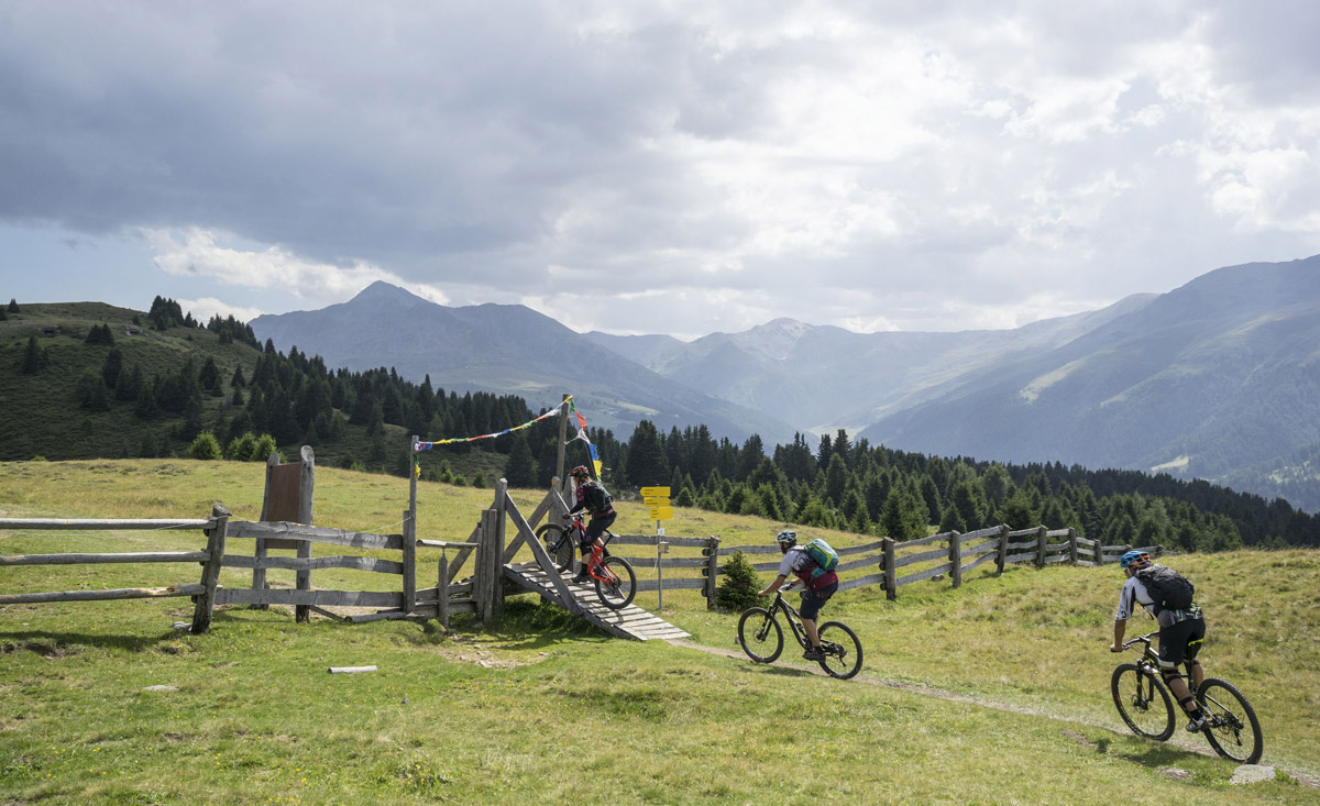 Bikeurlaub am 3 Länder Enduro Trails Reschenpass - copyright Tirol Werbung/ Neusser Peter