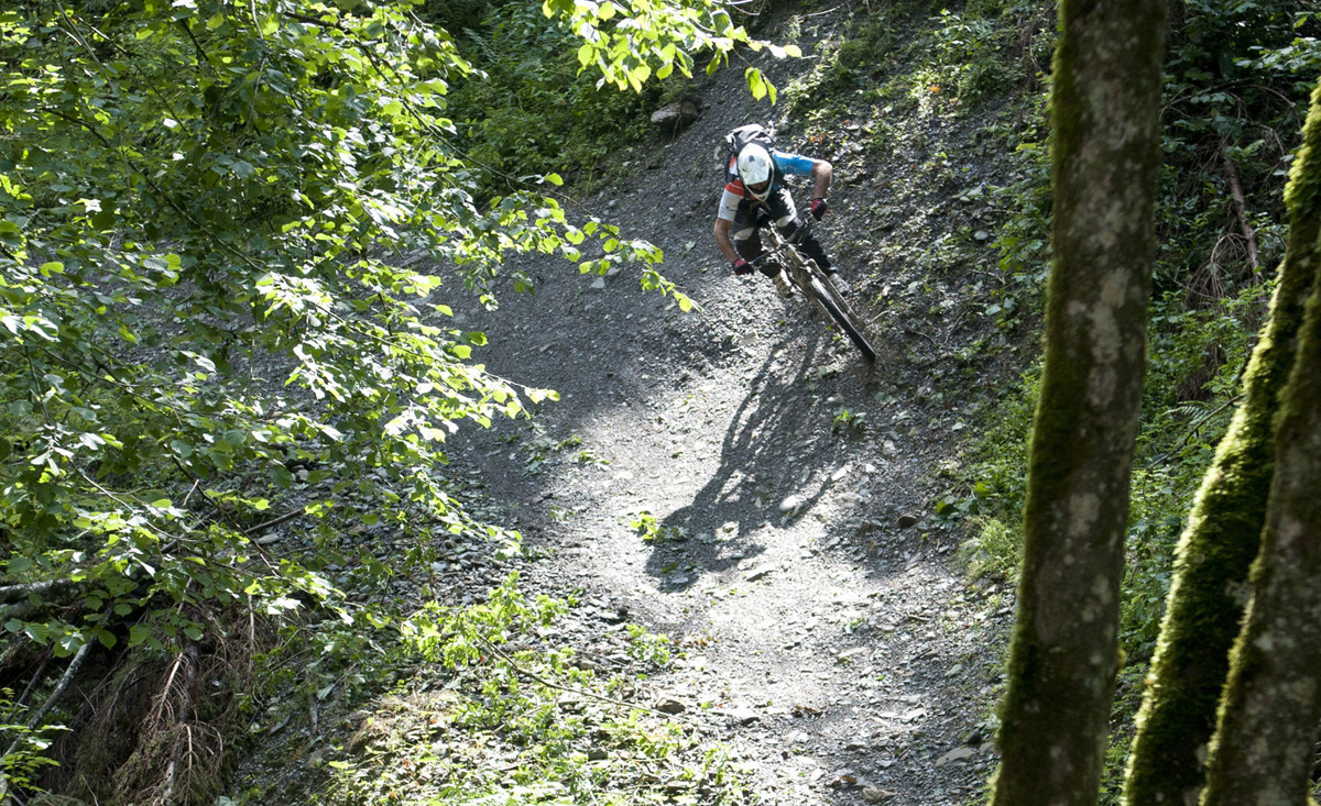 Downhillaction im Bikepark Kirchberg Gaisberg in Tirol - copyright Tirol Werbung/ Werlberger Michael
