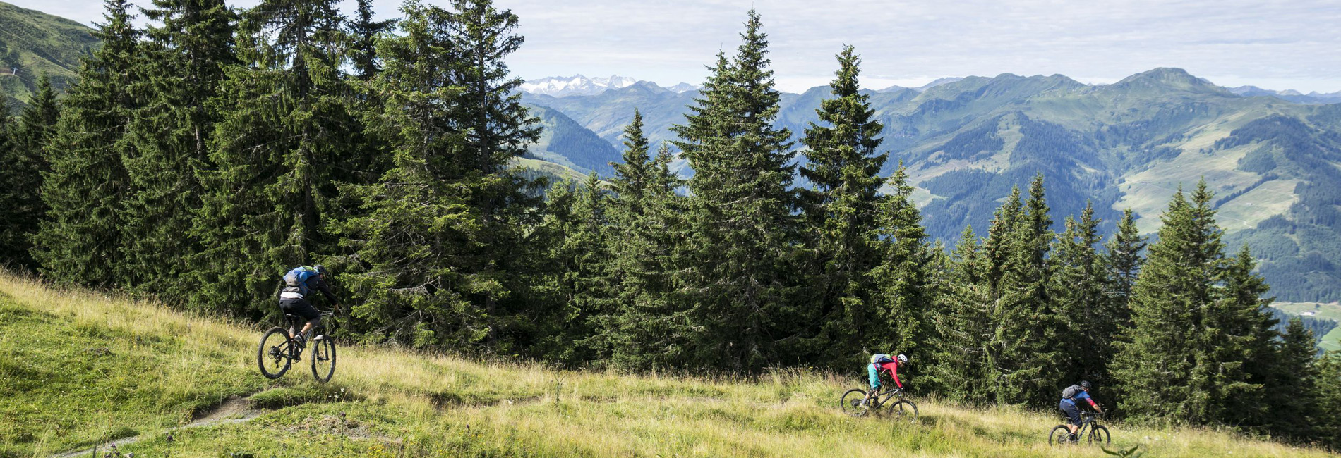 Downhill Biken im Bikepark Kirchberg in Tirol - copyright Tirol Werbung / Neusser Peter