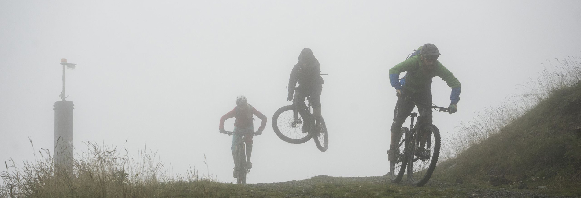 Rasantes Biken im Nebel im Bikepark Kirchberg - copyright Tirol Werbung / Neusser Peter