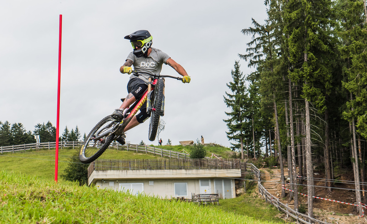 Jump mit dem Bike im Bikepark Lienz - Downhillbiken Tirol - copyright bikeboard/ Ronald Kalchhauser