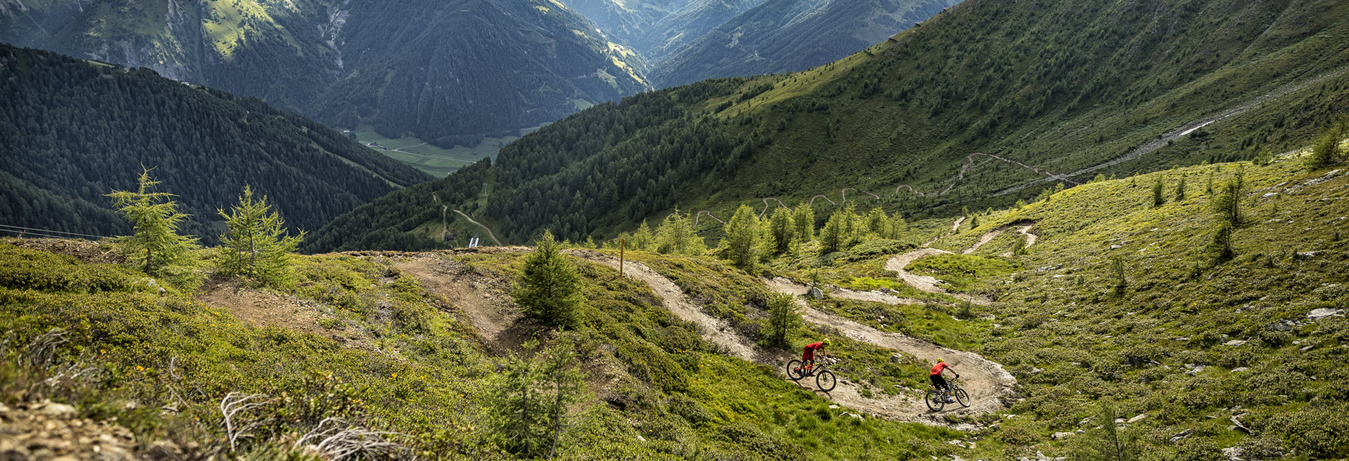 Beeindruckende Singletrails und Bikestrecken im Bikepark Kals am Großglockner - copyright Andreas Meyer