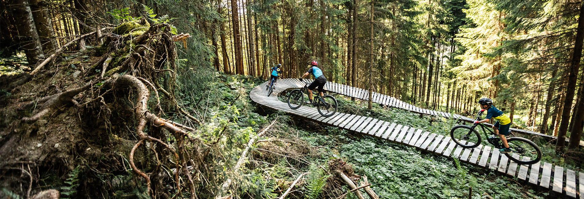 Zielbereich St. Johann - Singletrail Harschbichl in Tirol - copyright Mirja Geh