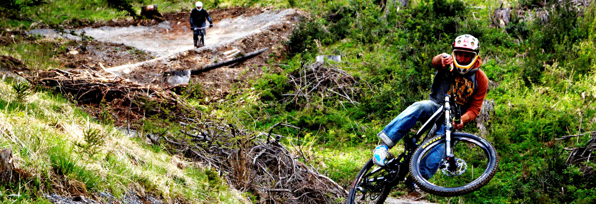 Downhill biken in Bludenz in Vorarlberg - Singletrail Muttersberg - copyright Michael Schiller