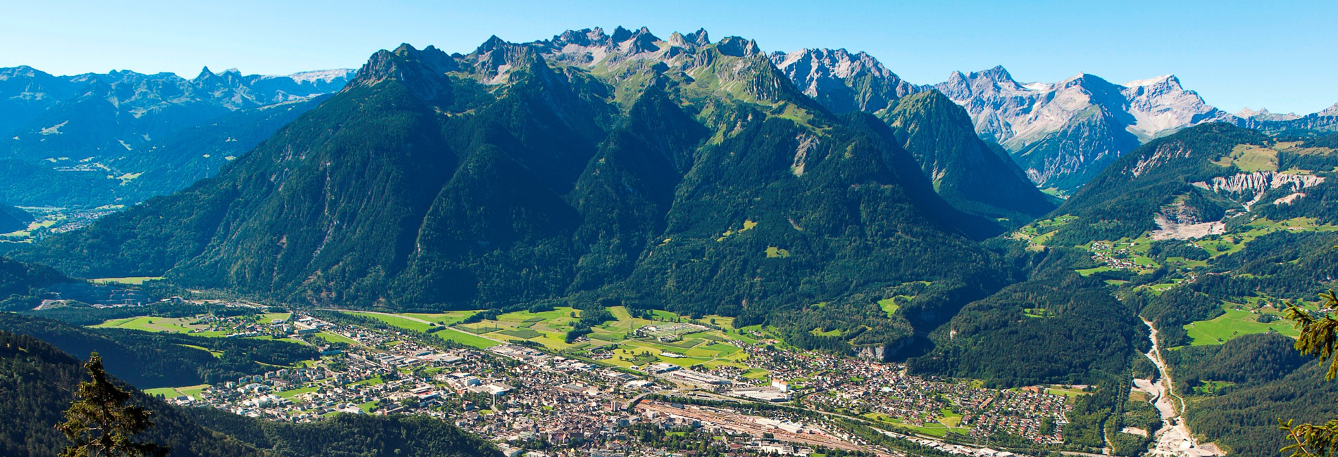 Fernblick auf Bludenz und die Vorarlberger Alpen - Bikepark Muttersberg - copyright Muttersberg Seilbahn